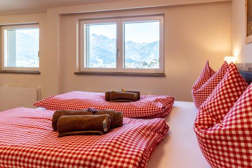 two twin beds in a room with windows at Gästehaus Schwaiger in Sankt Michael im Lungau