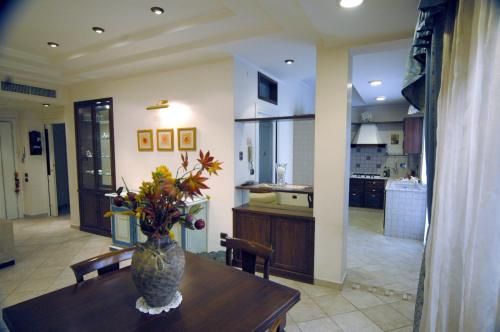 Fotografia z galérie ubytovania In Rome in an elegant apartment for 4 people, Deluxe with Jacuzzi v Ríme