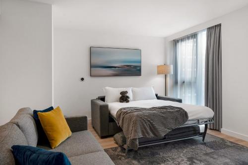 a bedroom with a bed and a couch at CitySuites 2 Aparthotel in Manchester