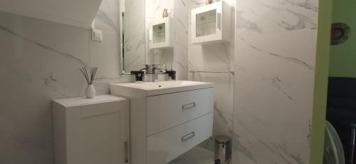 Luxury apartments Sirena Centre Netflix