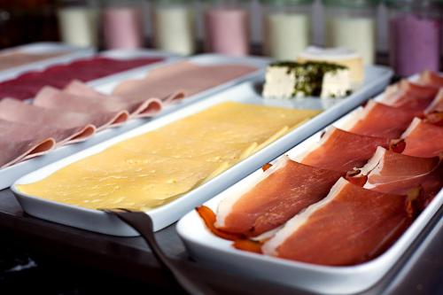ホテルの敷地内または近くでの食事または食べ物