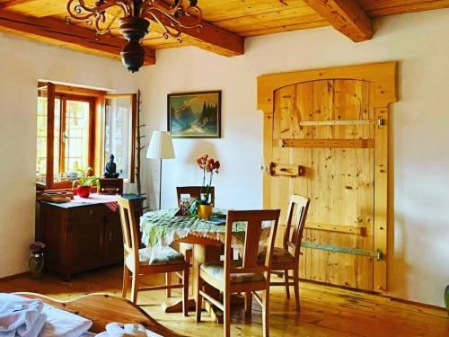 a dining room with a table and chairs and a desk at Pension Cafe zum Mühlbach in Hallstatt