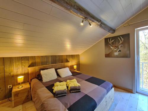 a bedroom with a large bed in a room at Entre l'eau in Durbuy