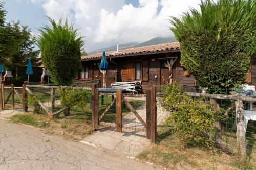 a house with a fence in front of it at Parco Del Sangro in Castel di Sangro