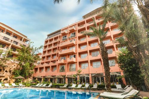 Bazén v ubytování Imperial Holiday Hôtel & spa nebo v jeho okolí