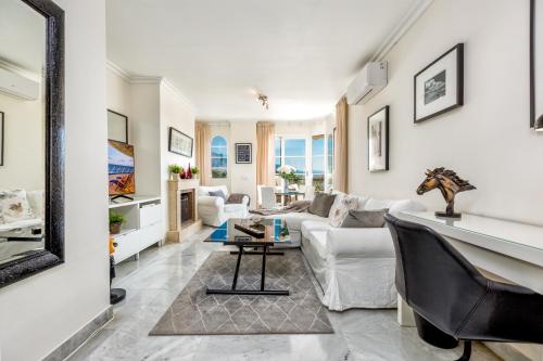 Holiday Apartment in Senorio de Aloha with Sea views