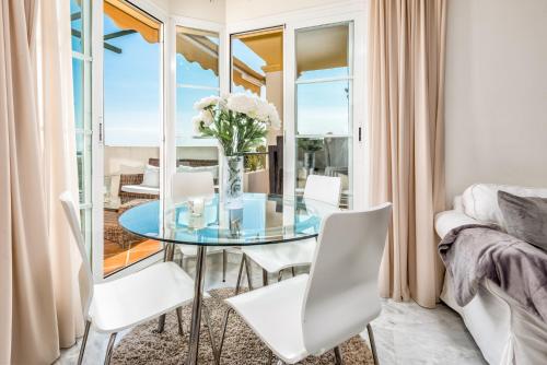 Holiday Apartment in Senorio de Aloha with Sea views