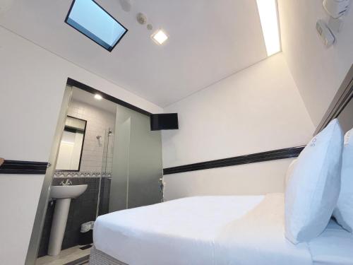 a bedroom with a large bed and a shower at The Snooze Hotel Marine Parade in Singapore