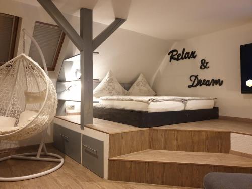 Un pat sau paturi într-o cameră la Gästezimmer - Scholz & Scholz GBR