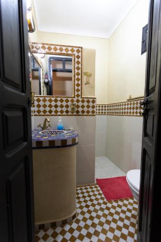 Ein Badezimmer in der Unterkunft Riad Losra