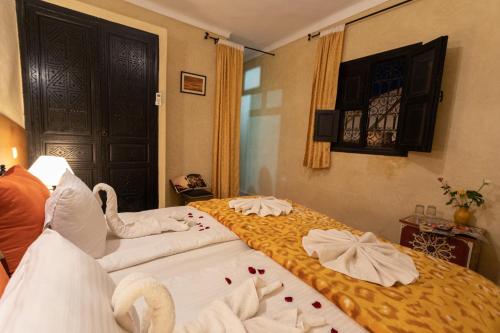 Ein Bett oder Betten in einem Zimmer der Unterkunft Riad Losra