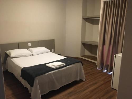 Ένα ή περισσότερα κρεβάτια σε δωμάτιο στο Skala Park Hotel