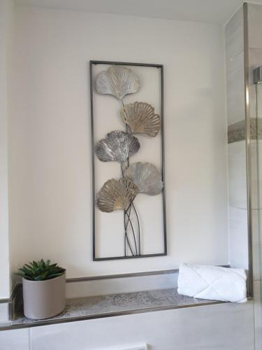 a framed picture of a dandelion on a wall at Scholz & Scholz GbR Zimmervermietung in Hoyerswerda