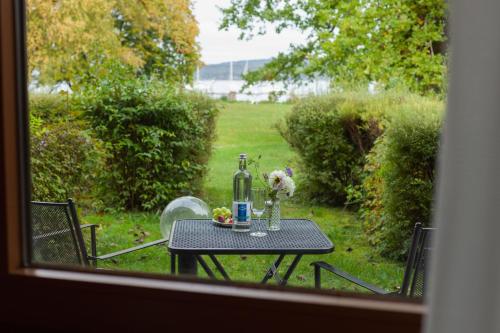 Κήπος έξω από το Strandhotel SüdSee Diessen am Ammersee