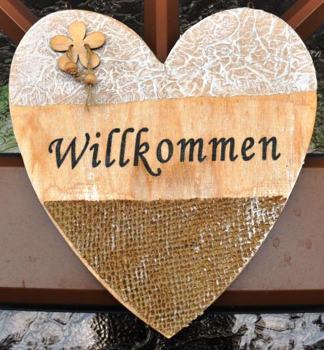 a heart shaped sign with the word willremember at Gschlössle Ferienwohnungen in Jerzens