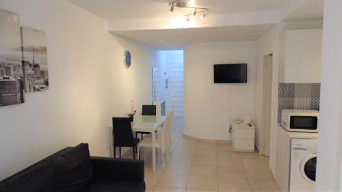 Kuchyň nebo kuchyňský kout v ubytování APARTAMENTO HABANERAS A 150M DEL MAR