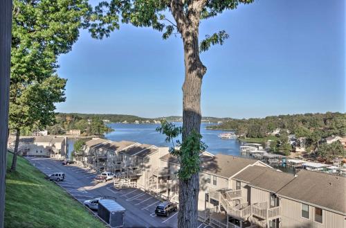 Blick auf eine Stadt mit Fluss und Häusern in der Unterkunft View, Pool and Lake Access Osage Beach Condo! in Osage Beach