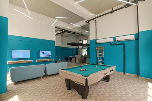 a billiard room with a pool table and a screen at LivinnX Barranquilla in Barranquilla