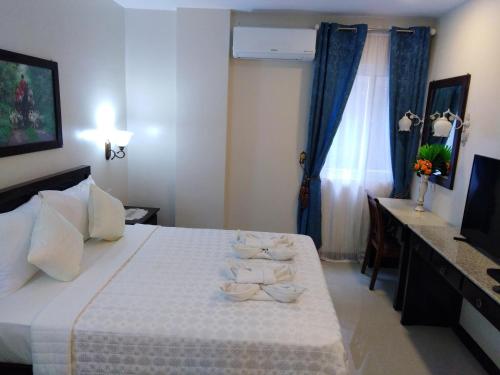 Postel nebo postele na pokoji v ubytování Venezia Suites Hotel Iloilo