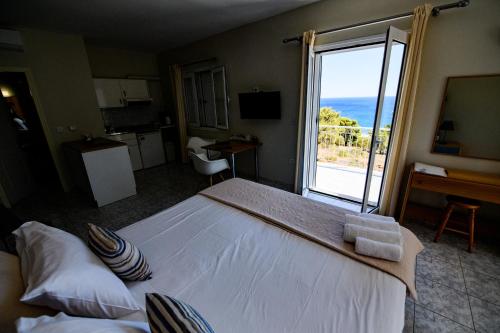 Postel nebo postele na pokoji v ubytování Pessada Bay Studios and Apartments