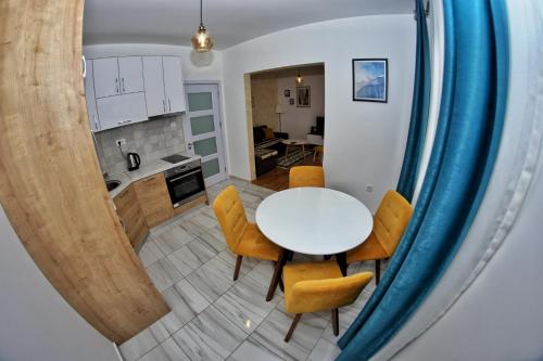 Kuchyň nebo kuchyňský kout v ubytování Apartmani Zecevic Niksic