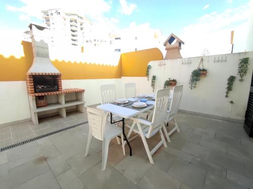 Vila Magna near The Strip with BBQ, AC, Balcony, Parking, 4 TVs and Free wifi