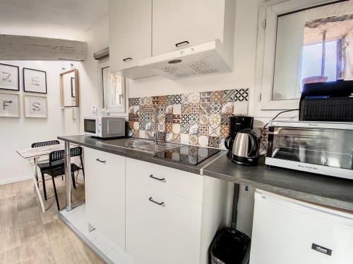 Photo de la galerie de l'établissement Grand St Pierre Studio mansardé atypique Climatisé, à Sète