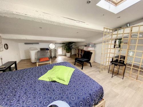 Photo de la galerie de l'établissement Grand St Pierre Studio mansardé atypique Climatisé, à Sète