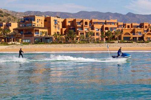 Foto da galeria de Paradis Plage Pieds dans l'eau - Superbe Appartement em Agadir