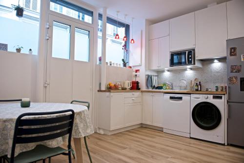 CHARMING Parisian Apartment WITH AIR CONDITIONING - CLIMATISATION & 2 BEDROOMS - Batignolles PARIS photo 28