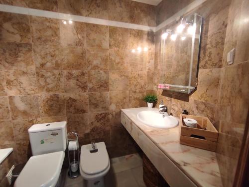 Vila Magna near The Strip with BBQ, AC, Balcony, Parking, 4 TVs and Free wifi