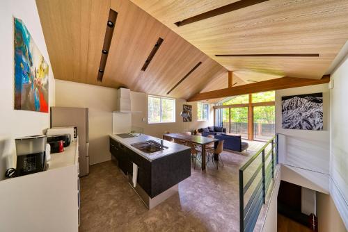 Grey Wolf Chalet by Hakuba White Fox Company