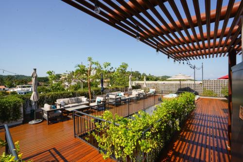 an outdoor deck with furniture and plants on a building at Hotel Puerto Sayulita in Sayulita