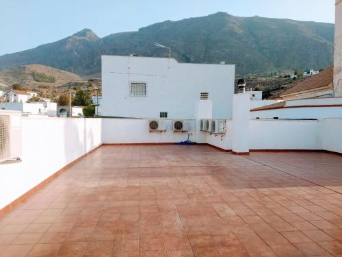a balcony with a view of a mountain at Casa Rural Almécija in Illar