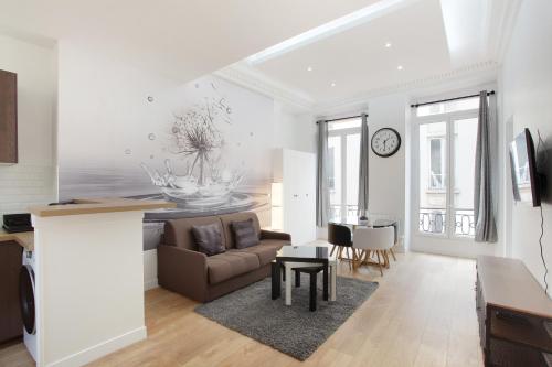 a living room with a couch and a table at Rent a Room - Studio Bonne Nouvelle in Paris