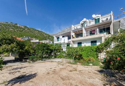 Nespecifikovaný výhled na hory nebo výhled na hory při pohledu z apartmánu