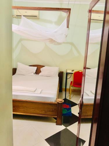 CORMFORT INN HOTEL – Photos 5