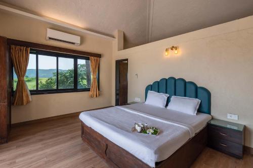 Gallery image of StayVista's Dazzle - Unwind in a Mountain-City View Villa with A Pool and Indoor Activities in Karjat