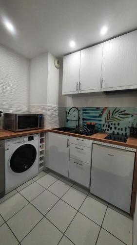 Una cocina o zona de cocina en Disneyland Expérience !!