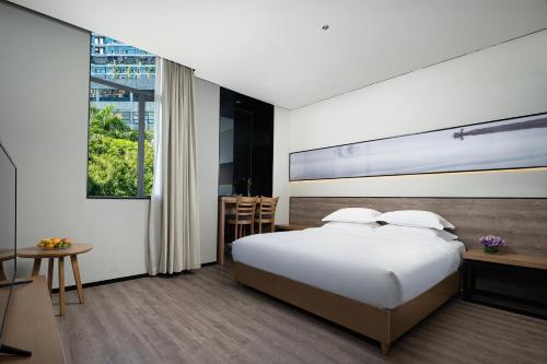 Postel nebo postele na pokoji v ubytování Unijoy Cityinn OCT Loft Shenzhen有集城市客栈创意园店