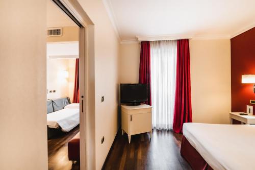 Postel nebo postele na pokoji v ubytování Trilussa Palace Hotel Congress & Spa