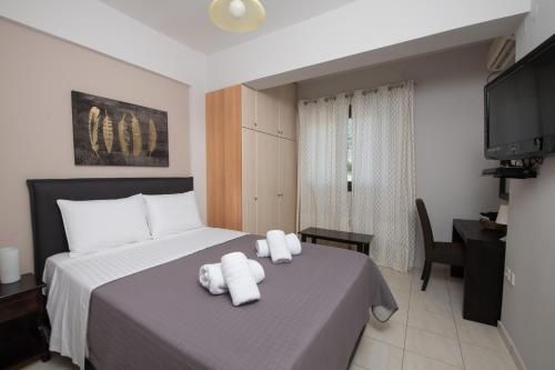 a bedroom with a bed with two towels on it at Punda 4 Seasons in Diakopto