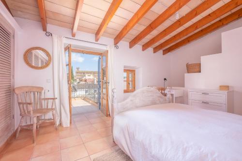 Postel nebo postele na pokoji v ubytování Townhouse Can Neri by SunVillas Mallorca