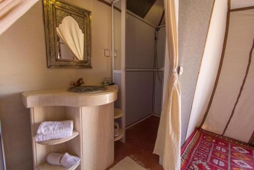 Phòng tắm tại Asama Luxury Camp