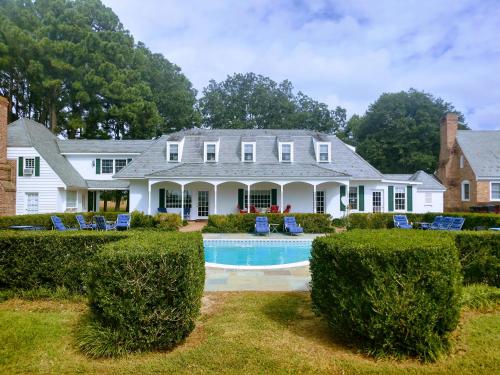 a large white house with a swimming pool in the yard at Kingsbay Mansion and Vacation Rental Houses in Marion
