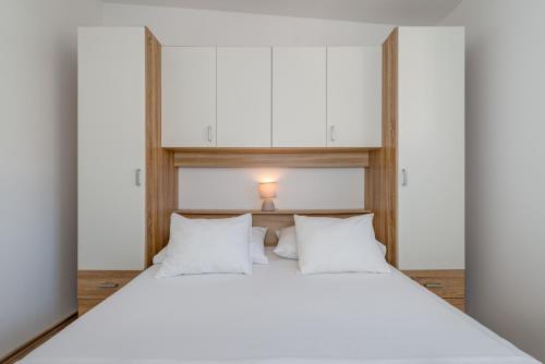 Postel nebo postele na pokoji v ubytování Apartmani Zaja