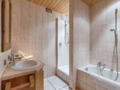 Bathroom sa Adler by Apartment Managers