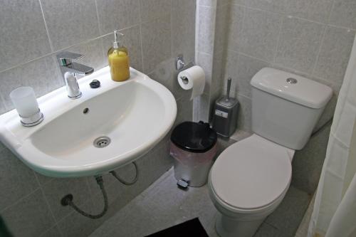 Koupelna v ubytování Ρήγας: Όμορφα στο Μεσολόγγι, Διαμέρισμα Β2