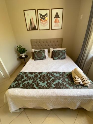 a bedroom with a large bed with two pillows at Vila Noel Premium in Penedo