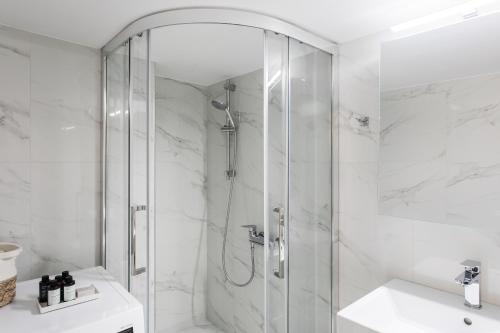 Absolute 2BR Apartment near EMST Museum by UPSTREET